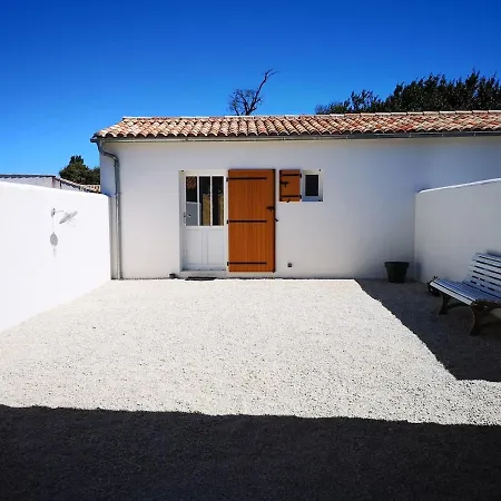 La Petite Maritaise Du Petit Bois *