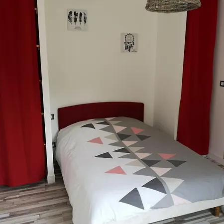 La Petite Maritaise Du Petit Bois Apartment *